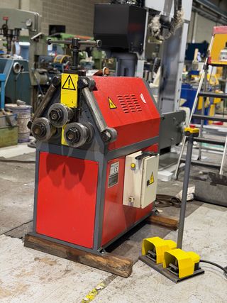 Curvadora Perfiles AMOB MAM 40-3