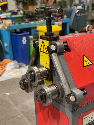 Curvadora Perfiles AMOB MAM 40-3