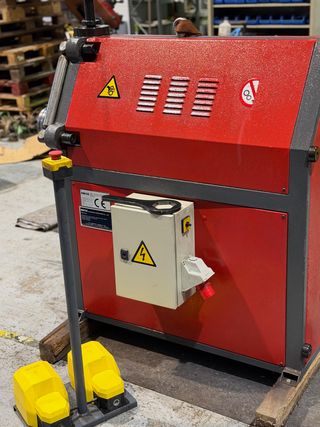 Curvadora Perfiles AMOB MAM 40-3