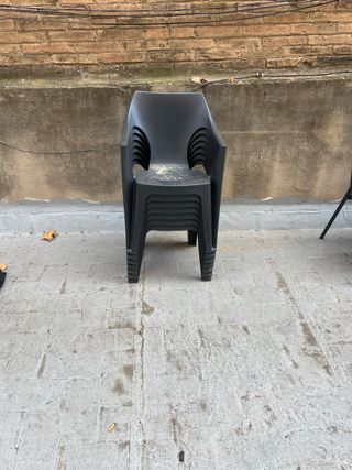 Sillas de plástico apilables (Set de 7