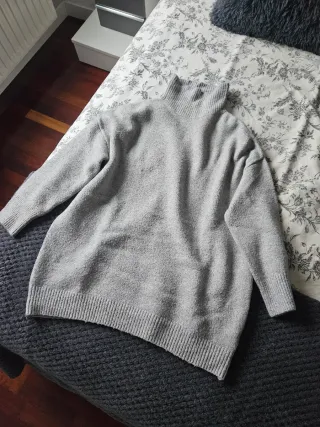 Jersey largo gris cuello alto