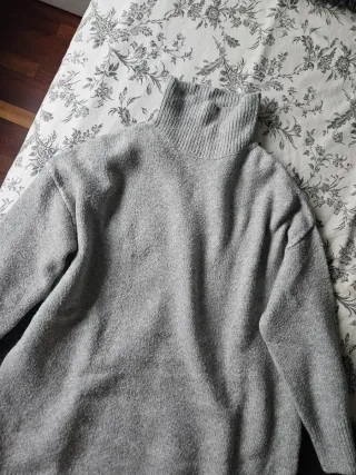 Jersey largo gris cuello alto