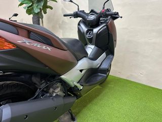 YAMAHA X-MAX 300