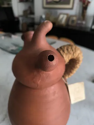 Botijo artesanal de barro