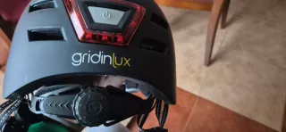 Casco Talla L Negro con Luz LED, nuevo sin usar!!