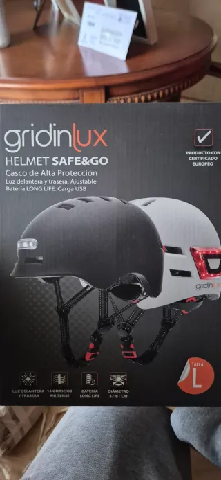 Casco Talla L Negro con Luz LED, nuevo sin usar!!