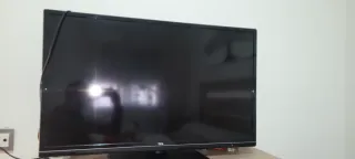 Televisión TCL 40 Plana y anclaje a pared d regalo