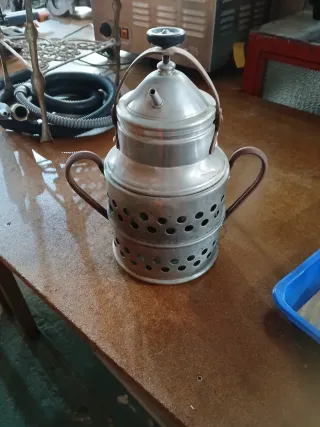 Cafetera antigua de metal