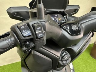 YAMAHA X-MAX 125