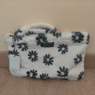 Pochette Stradivarius Pelo Blanco Flores Negras