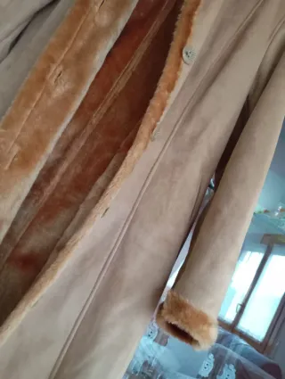 Abrigo largo beige con forro de pelo
