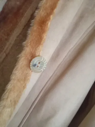 Abrigo largo beige con forro de pelo