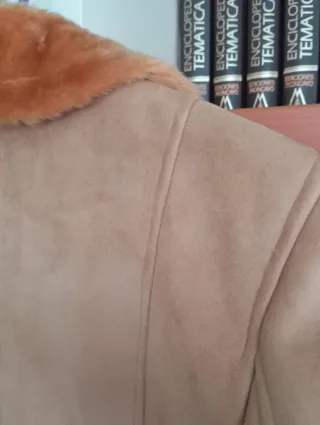 Abrigo largo beige con forro de pelo