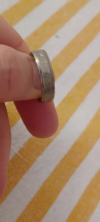 Anello fascia vintage texturizzato