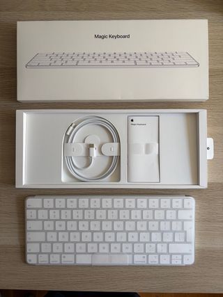 Apple Magic Keyboard A3203 Plata/Blanco