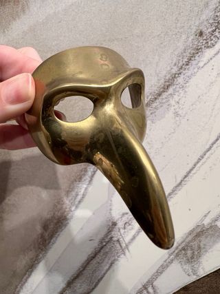 Maschera veneziana vintage in ottone