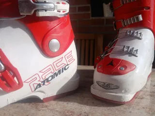 Botas de esquí Atomic rojas y blancas 279mm
