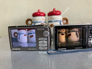 2 Cámaras Digitales Olympus (Negra y Plateada)