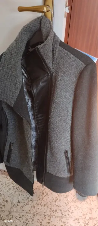 Chaquetón gris y negro,de paño super elegante