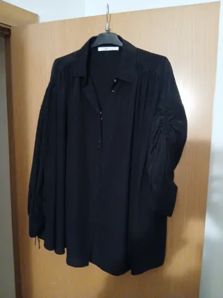 Camisa Uterqüe negra