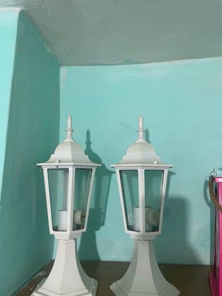 Farolas blancas de cristal