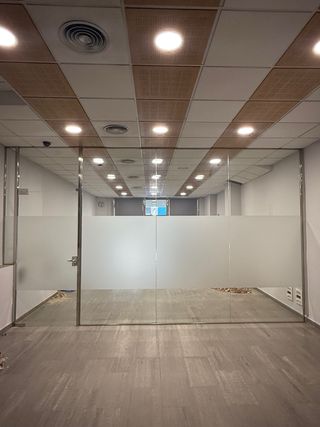 Puerta y mampara de cristal