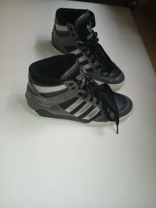 Adidas Hardcourt gris y negro