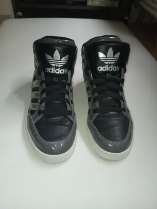 Adidas Hardcourt gris y negro
