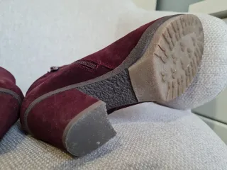 Botines de ante burdeos con tacón