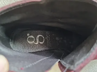 Botines de ante burdeos con tacón