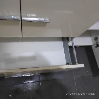 Mueble de baño con lavabo incluído, sin grifo.