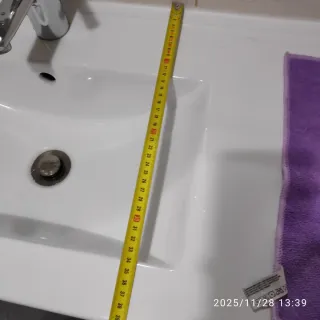 Mueble de baño con lavabo incluído, sin grifo.