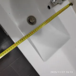 Mueble de baño con lavabo incluído, sin grifo.