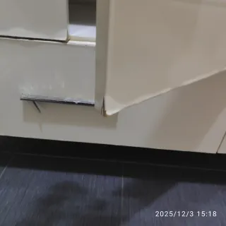 Mueble de baño con lavabo incluído, sin grifo.