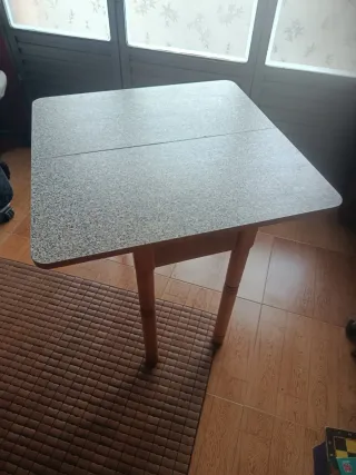 Mesa de cocina plegable de madera