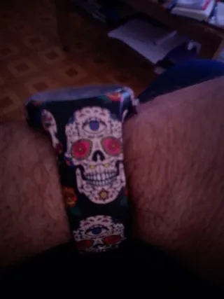 Reloj Doodle Calaveras Multicolor.
