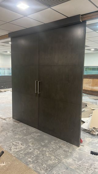 Puertas correderas madera oscura