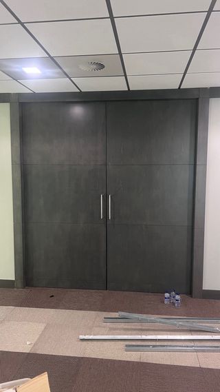 Puertas correderas madera oscura