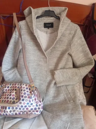 Abrigo VILA / XS y regalo Bolso TOUS