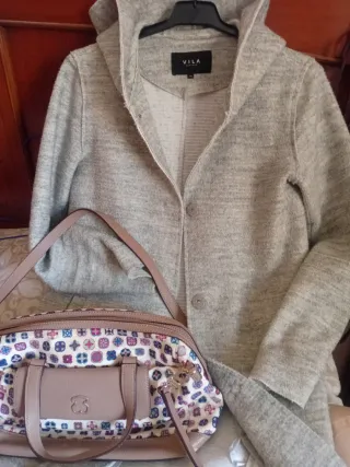 Abrigo VILA / XS y regalo Bolso TOUS