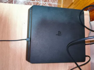 PS4 (PlayStation 4) Nera + 4 Giochi