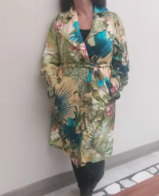 Gabardina estampada tropical