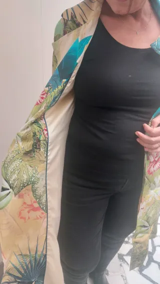 Gabardina estampada tropical