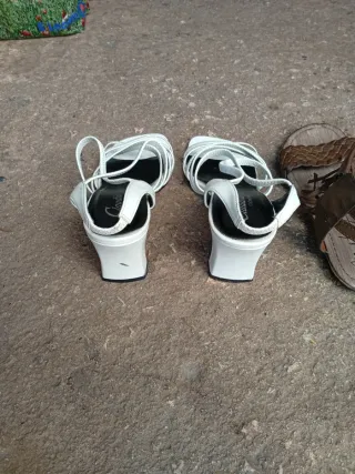 Sandalias Marrones y Blancas Mujer