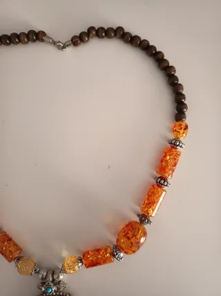 Collar étnico ámbar y madera