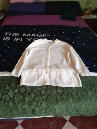 Chaqueta blanca manga larga con bolsillos