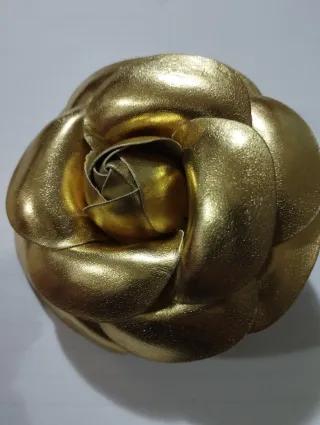 Broche flor dorado