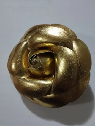 Broche flor dorado
