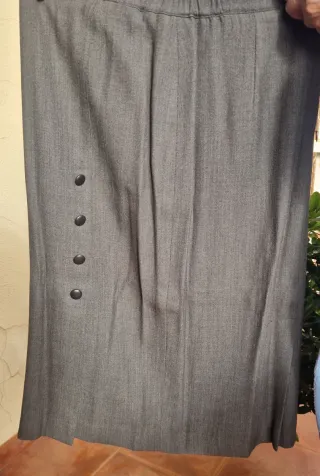Traje de chaqueta mujer y falda gris