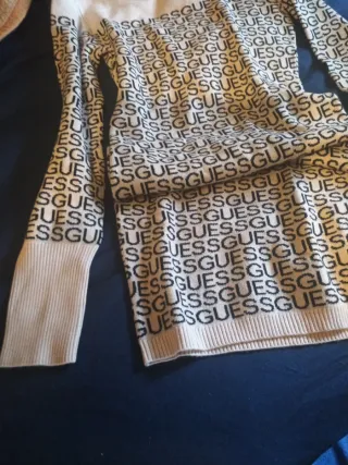 Jersey Guess Beige Negro Talla M